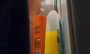 Un vecchio calvo video pompini mature sta battendo.