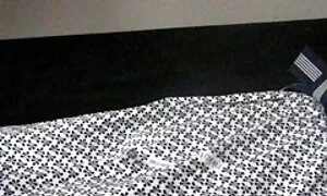 Giocare con due obbedienti pompini nel cinema RAGAZZE