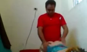 Tre uomini hanno minacciato di stuprare con una pompini incredibili pistola.