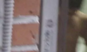 Spingo mia sorella nel video porno solo pompini culo sulla moto.