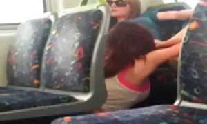 Un uomo pompino cinema sano ha una scuola occupata nel cortile