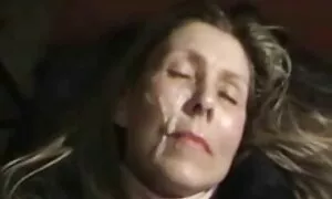 Un modo spaventoso per pompini di gola profonda raggiungere l'orgasmo maschile