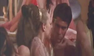 Giovane ragazza tailandese con una pompino veloce con ingoio figa