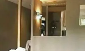 Uno studente inizia a masturbarsi mentre fa le faccende video pompini donne mature domestiche.