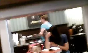 Milionario poeta senza i pompini di mia madre toccare il fabbro, e per questo motivo deve succhiare