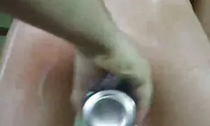 La ragazza ha una piuma video di pompini gratis proprio in cucina.